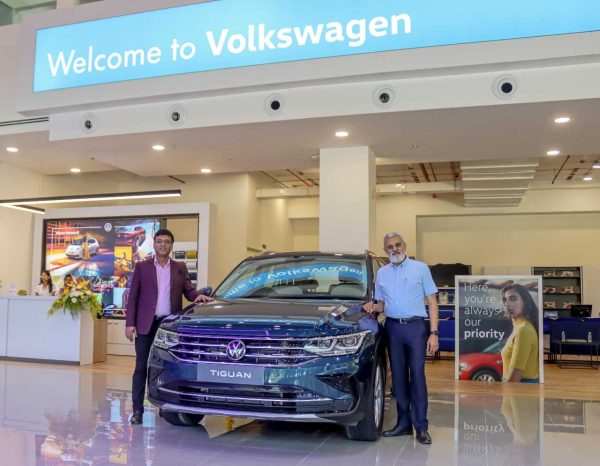 Mr. Ashish Gupta-Brand Director Volkswagen India and Mr. Shailesh Bhandari- Dealer Principal VW Pune inaugurate the new touchpoints