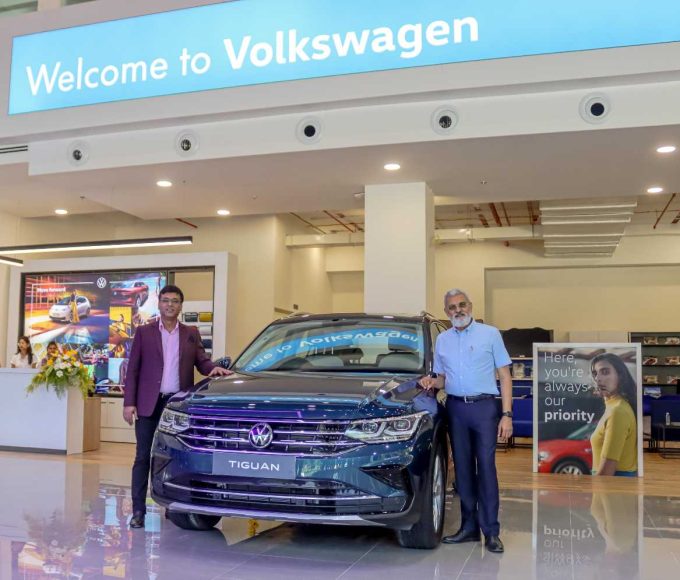 Mr. Ashish Gupta-Brand Director Volkswagen India and Mr. Shailesh Bhandari- Dealer Principal VW Pune inaugurate the new touchpoints